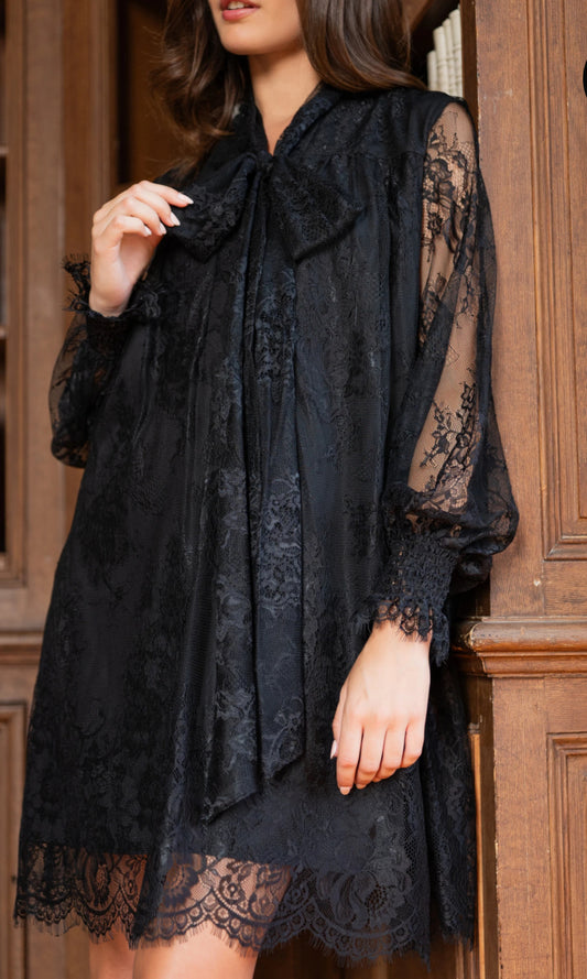 Pitsimekko – rusetti kaulassa, musta