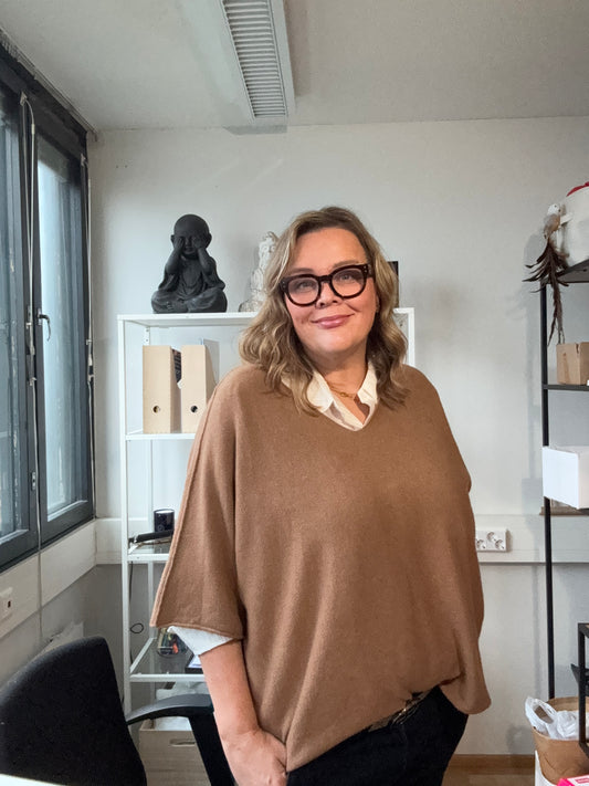 V-aukkoinen neule beige