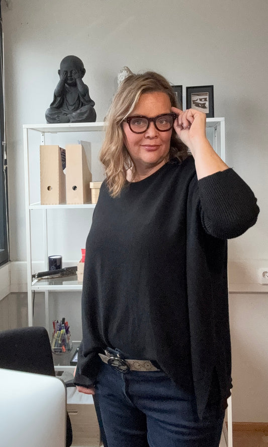 Oversize-neule musta